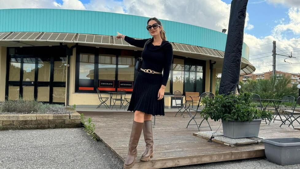 Carlotta Taddei conosciuta per il suo marchio La Deliziosa davanti al nuovo locale di via Mondolfi dove sono in corso i lavori di restyling