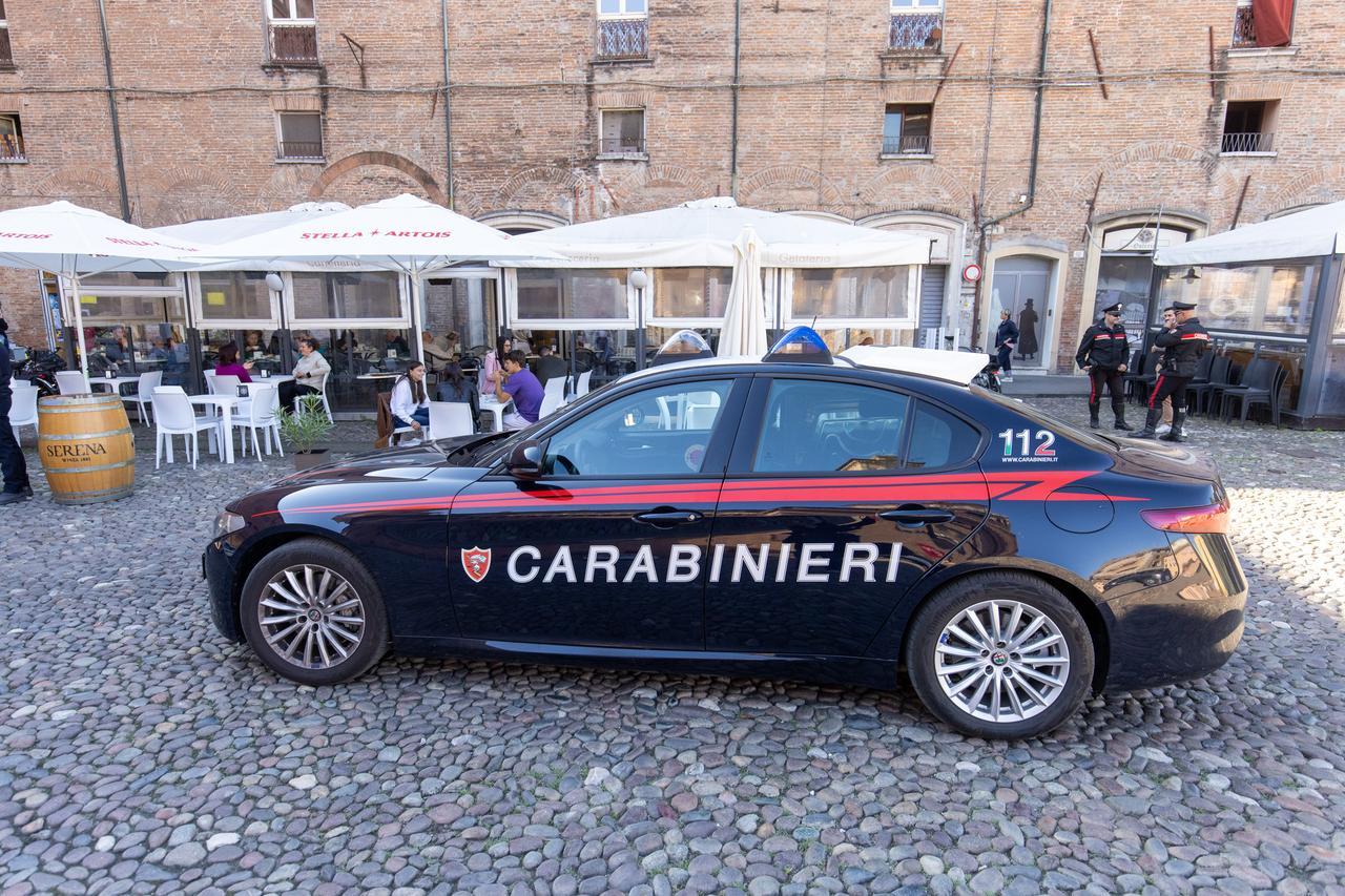 Ferrara, ladri in azione nei garage: rubate biciclette e generi alimentari in via Canapa