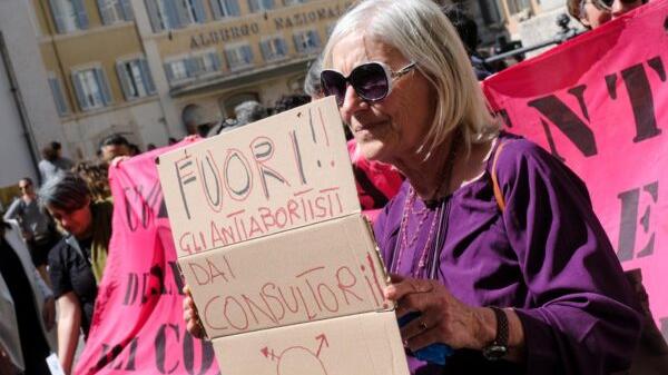 Più della metà dei ginecologi modenesi sono contro l'aborto