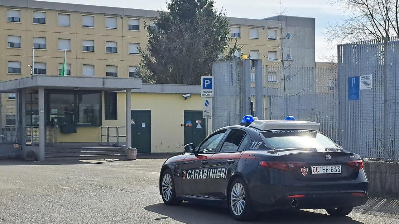 Reggiolo: litiga in cantiere, minaccia datore di lavoro e colleghi e spara