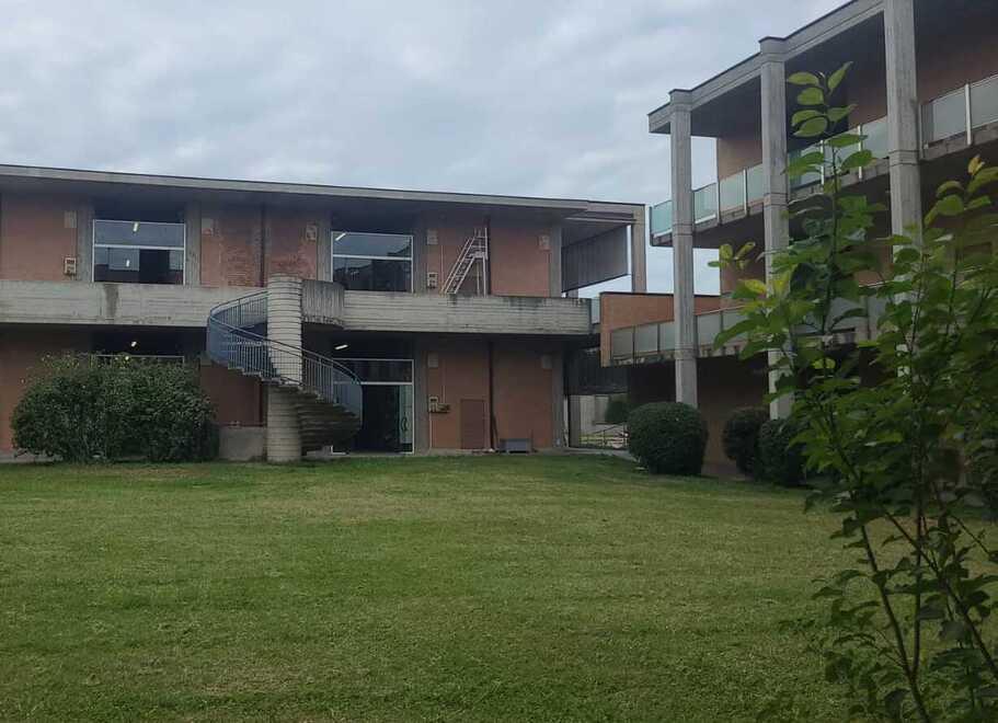 Scale chiuse e infiltrazioni: i cimiteri di Sassuolo diventano un caso