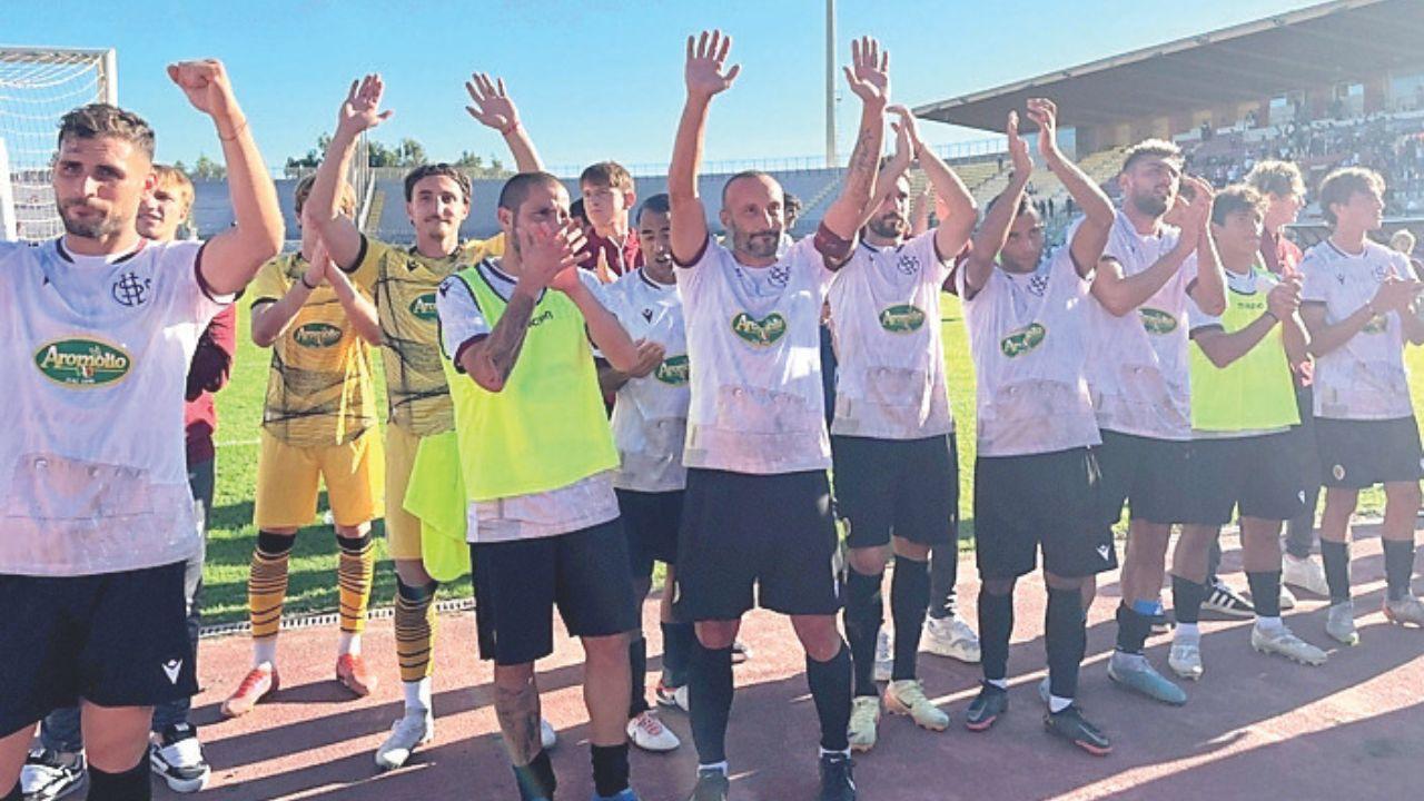 La gioia della squadra a fine partita (foto Silvi)