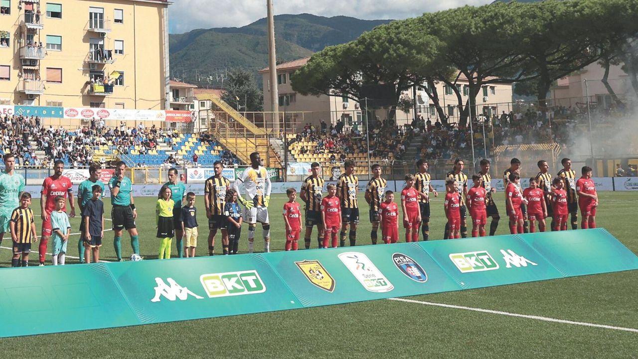 
	Il Pisa schierato sul terreno di gioco dello stadio Menti&nbsp;

