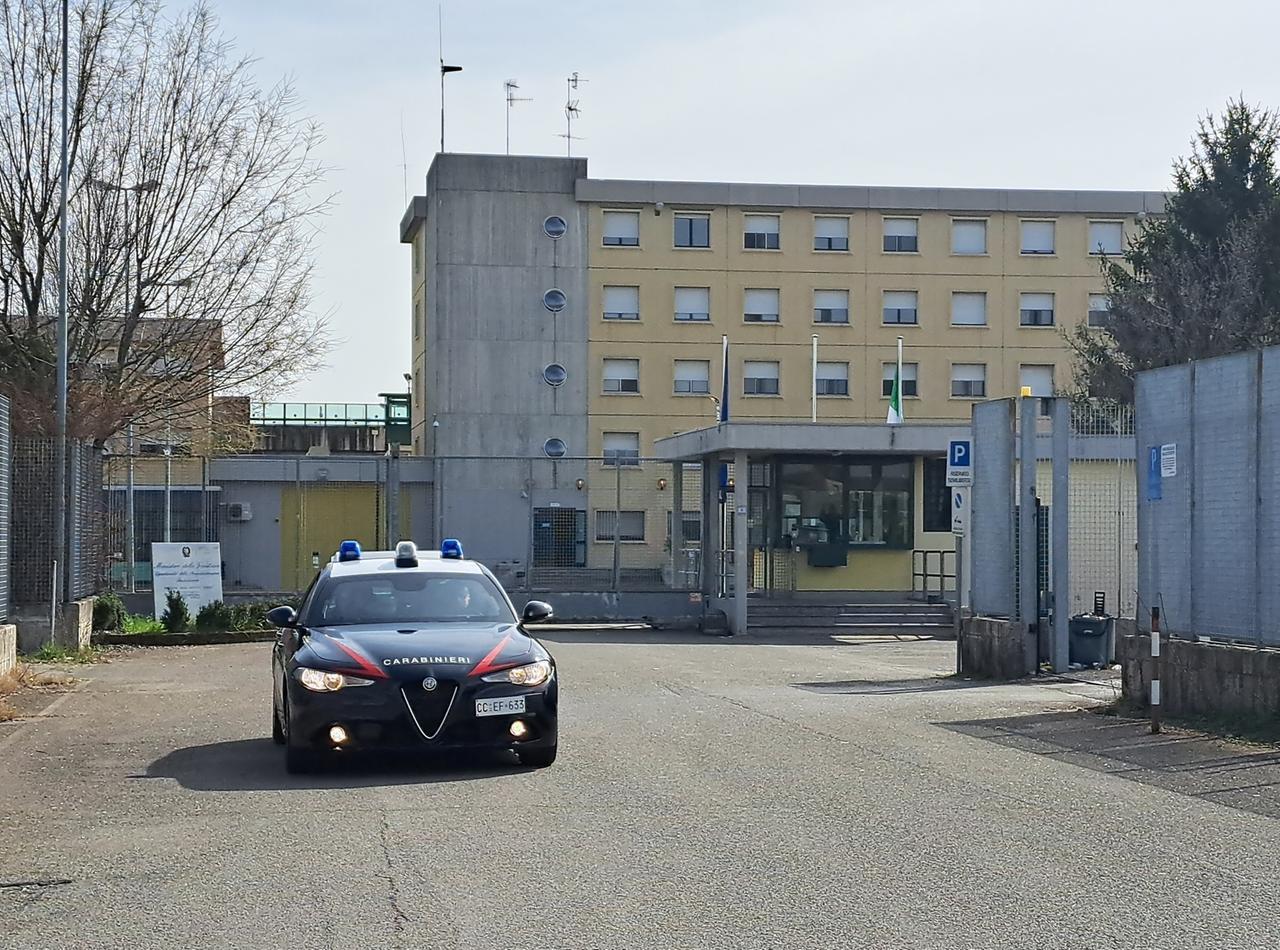 Donna picchiata e sequestrata dal compagno, il figlio chiama il 112: l’uomo è stato arrestato