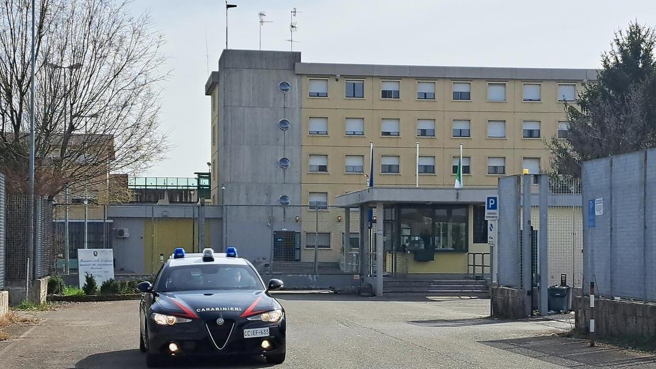 Donna picchiata e sequestrata dal compagno, il figlio chiama il 112: l’uomo è stato arrestato