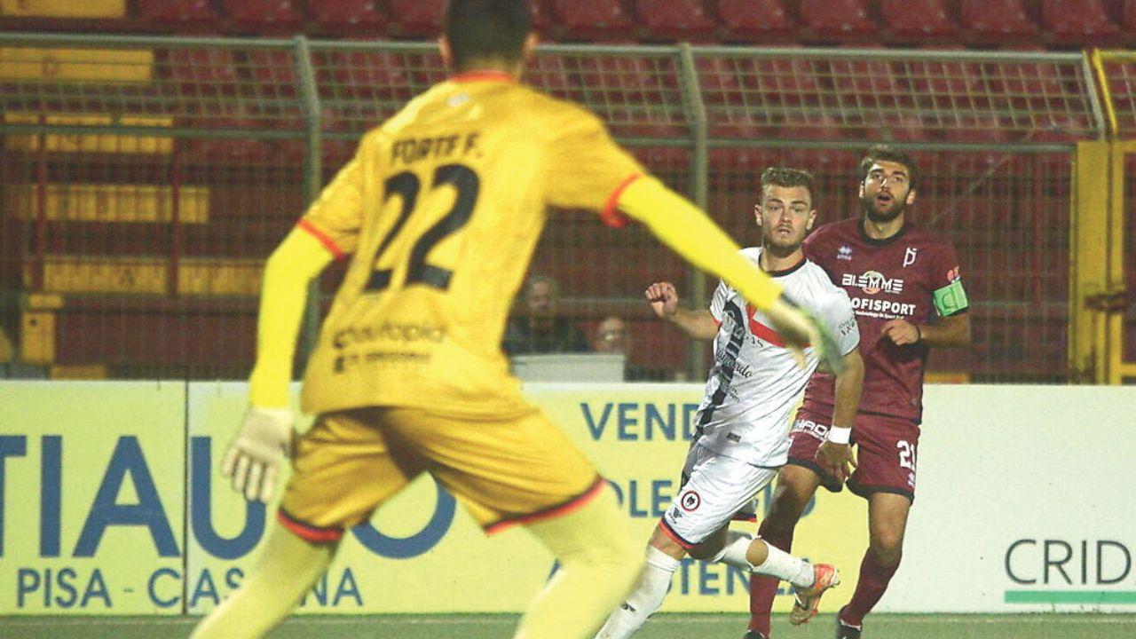 Un’azione d’attacco dei granata nel corso del match perso sul terreno del Mannucci contro il Campobasso (foto Mattonai/Silvi)