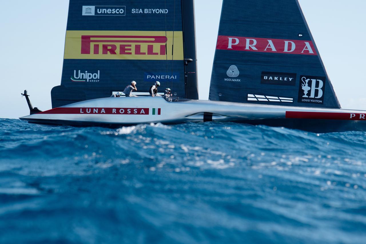 Vela, da Luna rotta a Luna reattiva: la barca italiana comincia male le regate e poi pareggia con Ineos 4-4