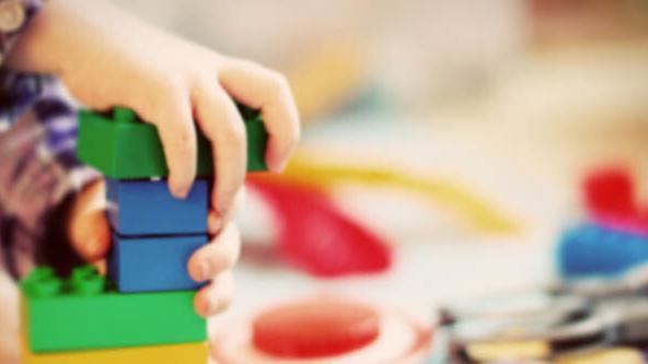 Gravi violenze sessuali sui bimbi. Sei anni al volontario dell’asilo