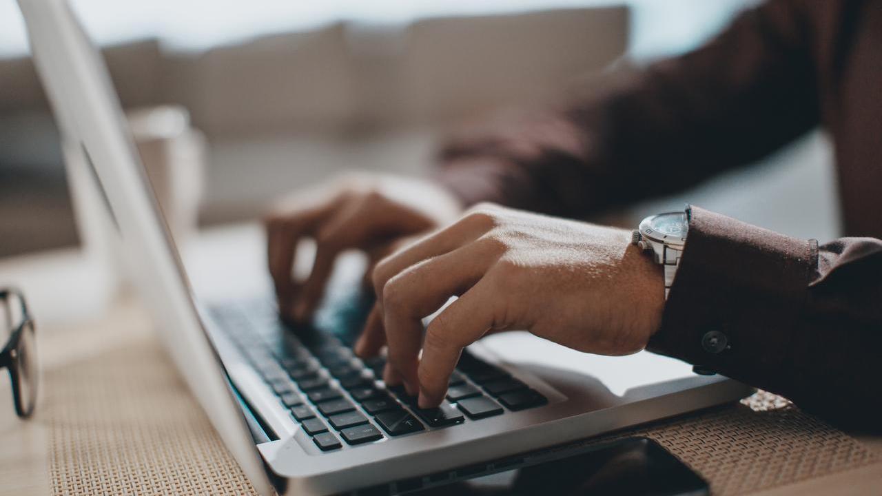 Ferrara, video con minori nel portatile: le accuse al delegato Onu