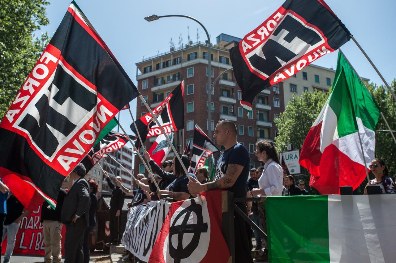 Forza Nuova apre la sede a Ferrara. Assoarma: «Non Casa della patria»