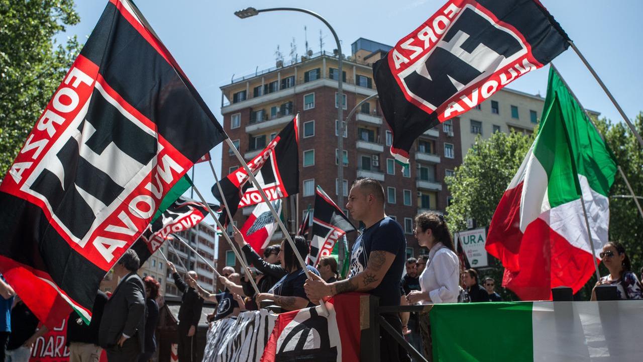 Forza Nuova apre la sede a Ferrara. Assoarma: «Non Casa della patria»