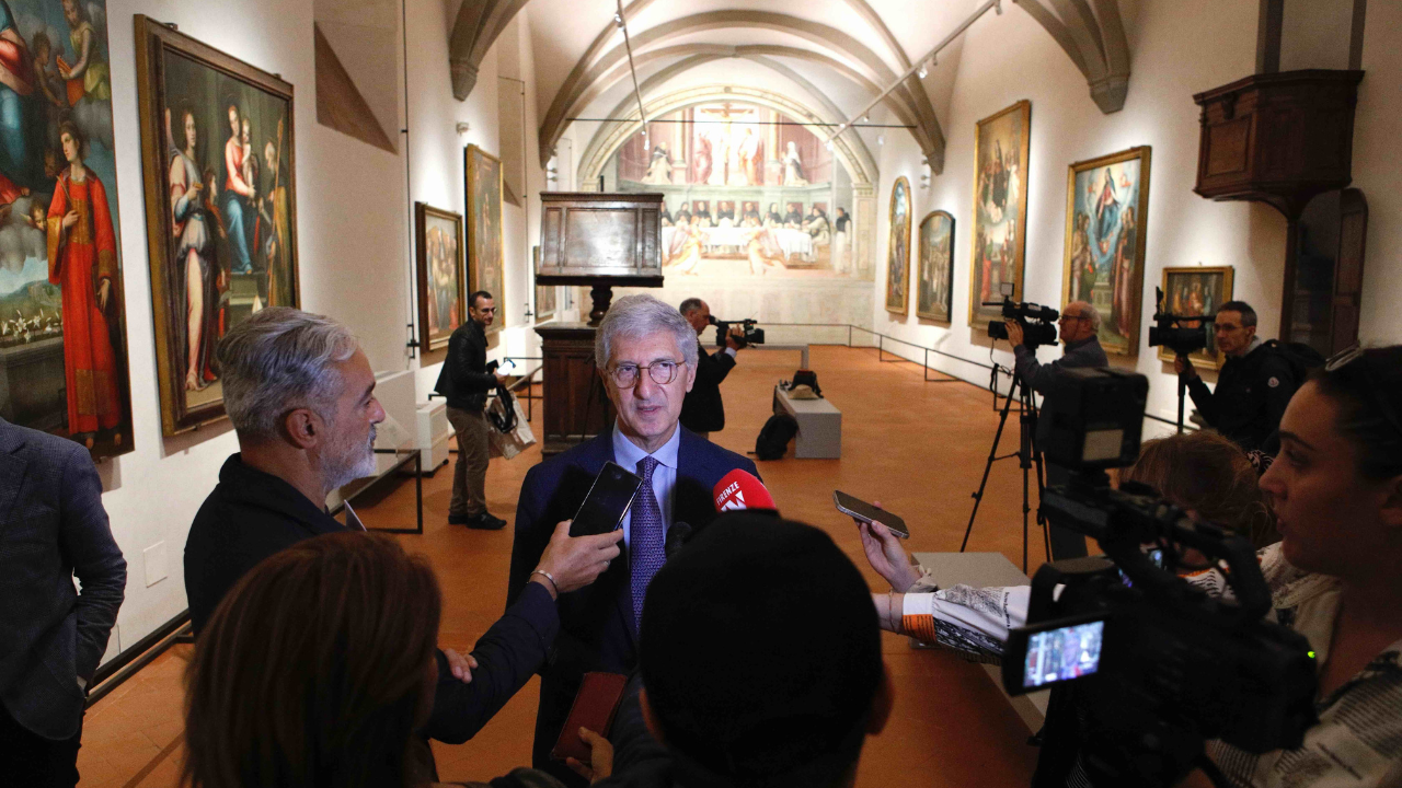 Nella foto in alto il refettorio di San Marco con il direttore del Polo museale Stefano Casciu