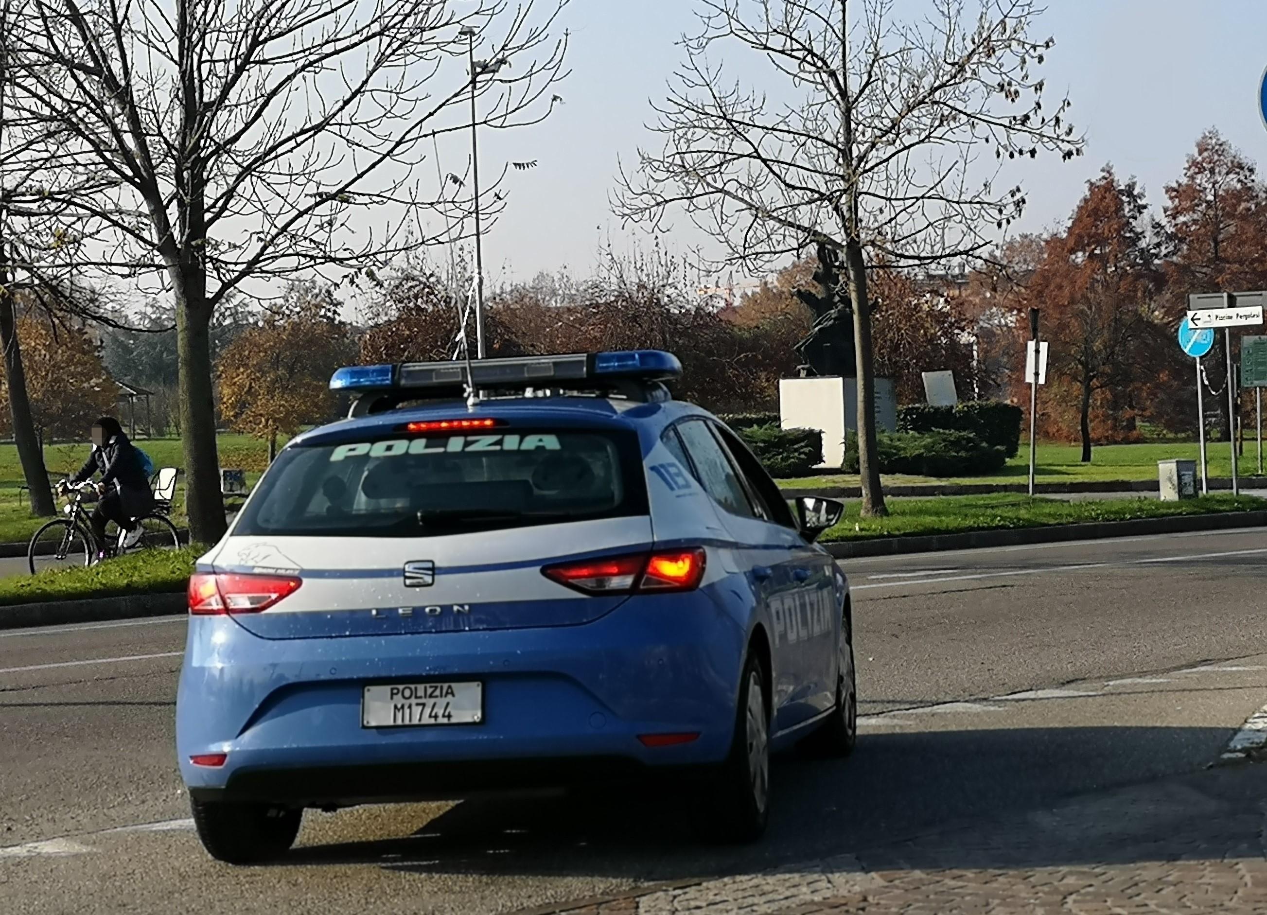 Una pattuglia della polizia è intervenuta nell’appartamento di via Roma