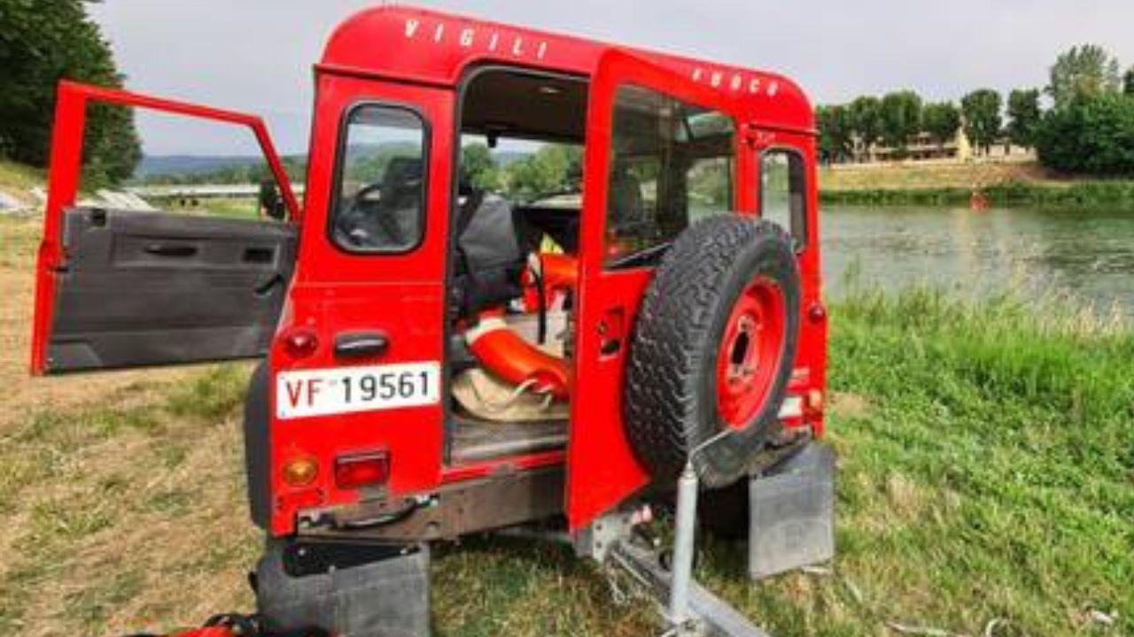 Il corpo è stato recuperato in Arno dai vigili del fuoco