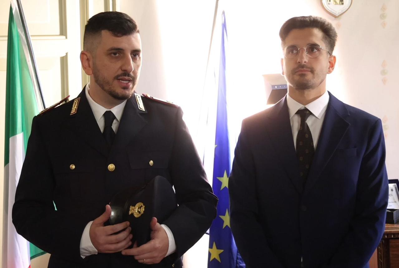 Ferrara, premiati poliziotto e operatore sanitario che hanno salvato la donna sul tetto dell’ospedale di Cona