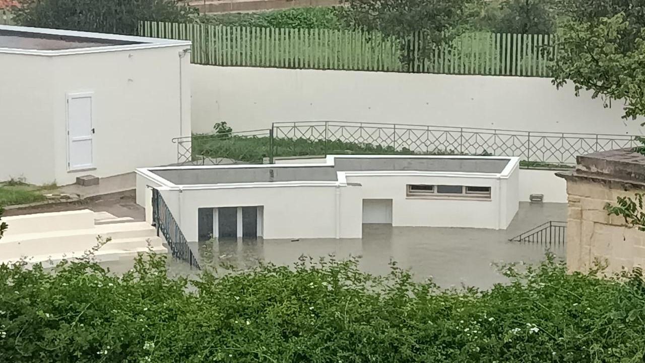 Sorso, valanga d’acqua sulla fontana della Billellera