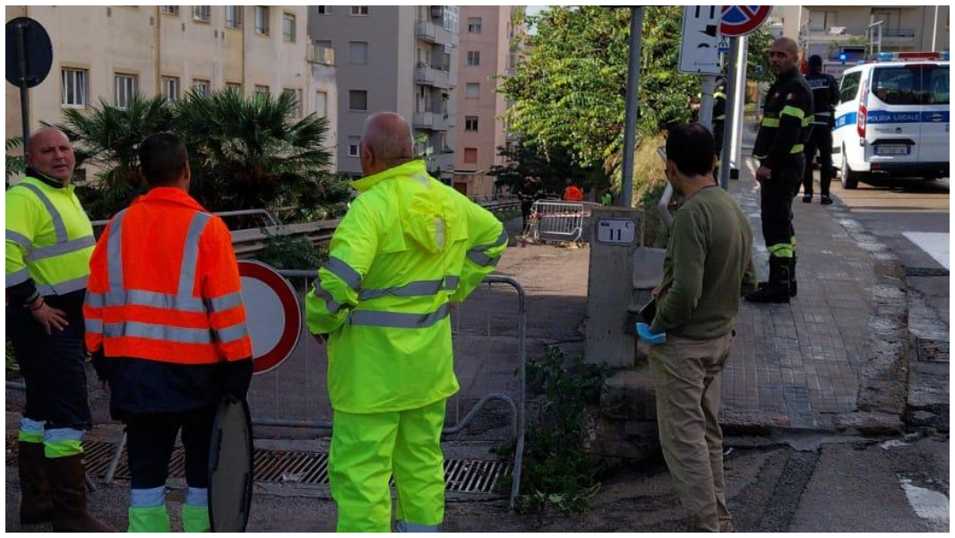 Sassari, cede il manto stradale al curvone di via Oriani: chiusa al traffico una strada privata