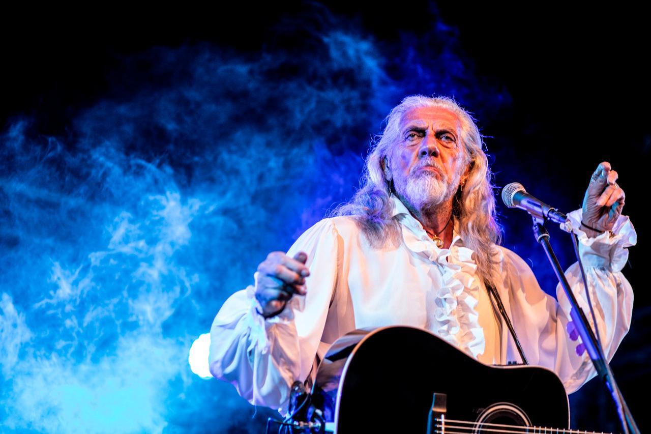 Shel Shapiro ritorna nell’isola e canta al caseificio Argiolas
