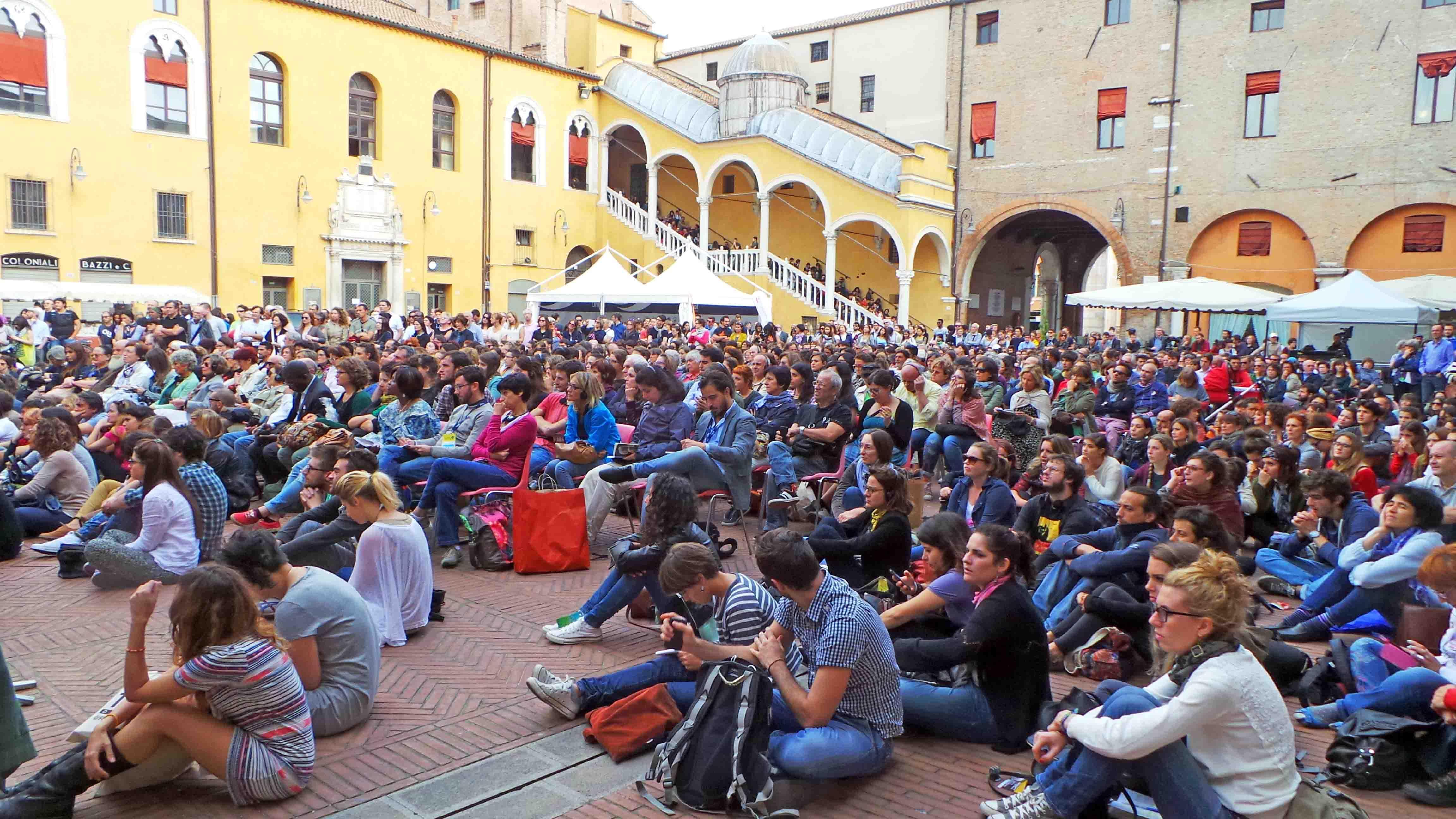 Uno degli affollati incontri della manifestazione