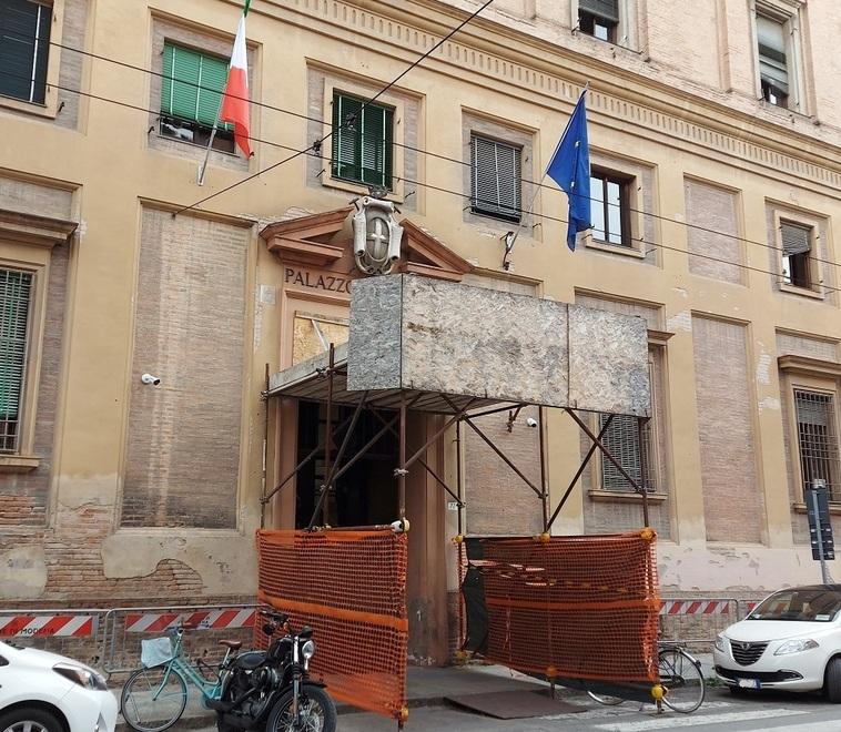 Modena, come al “Grande Fratello”: telecamere per spiare i vicini