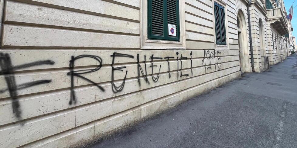 
	Lo sfregio al palazzo

