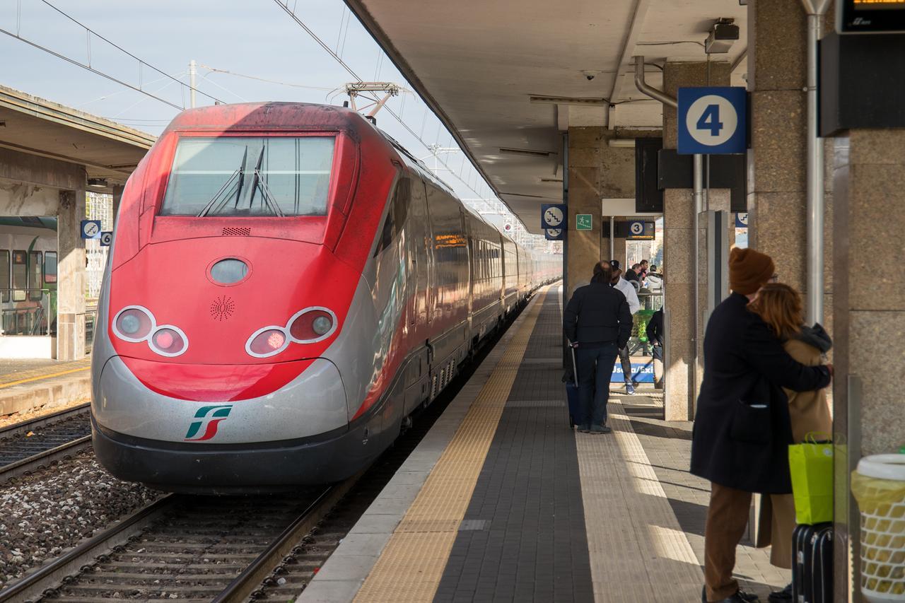 Operaio investito sui binari, sospesa la linea Bologna-Venezia