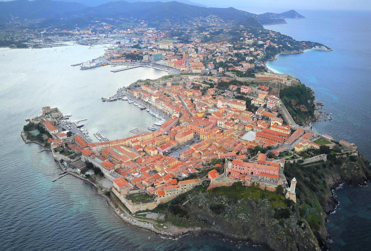 
	Una veduta dell'Elba

