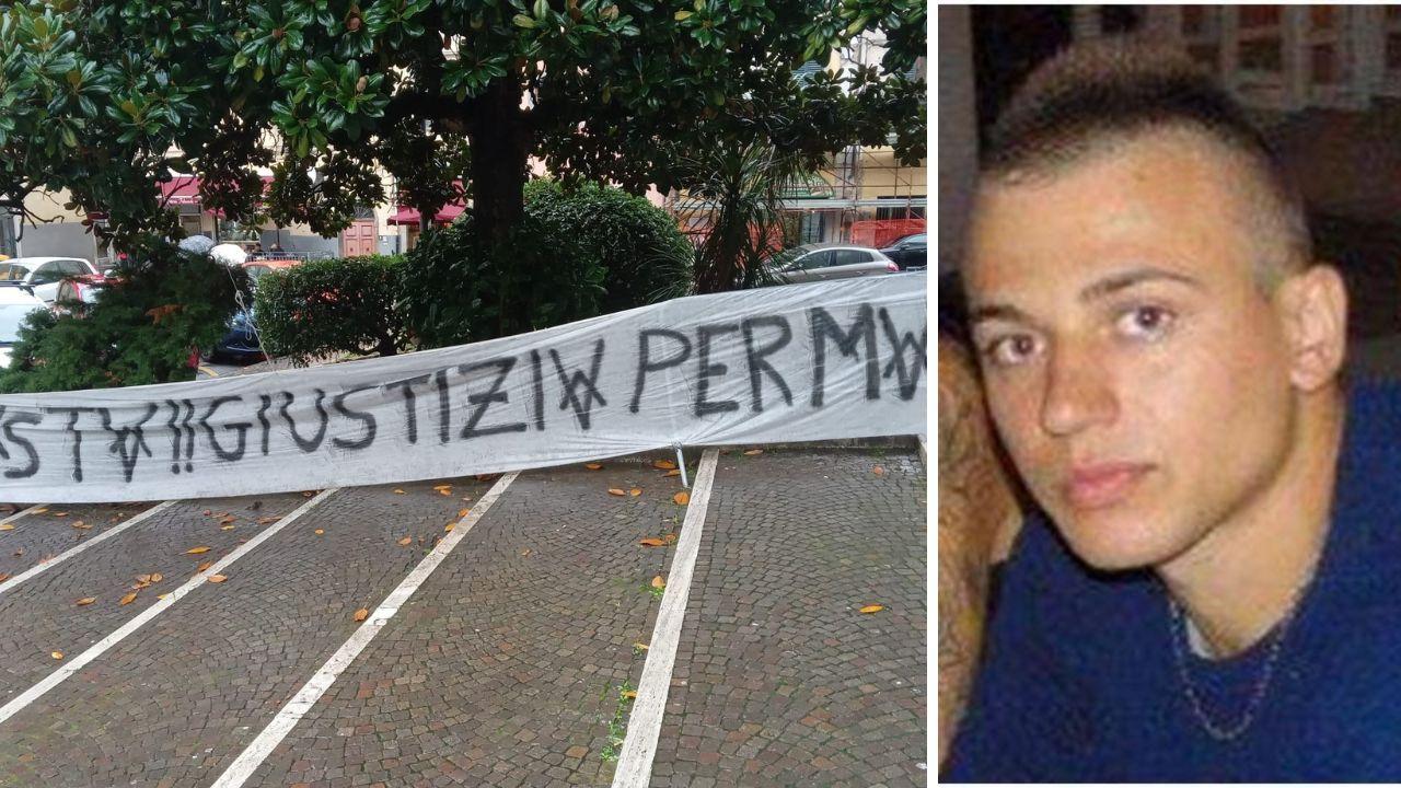 Lo striscione affisso fuori dal Tribunale di Pisa e Matteo Grilli