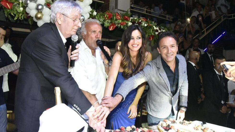 Gherardo Guidi, Jerry Calà, Manuela Arcuri e Stefano Busà alla festa per i 95 anni della Capannina lo scorso mese di agosto