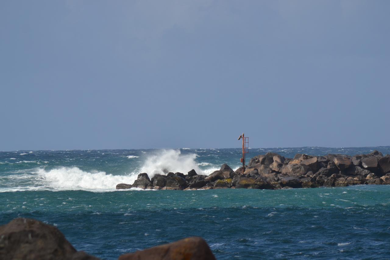 
	I fanali di segnalazione all'imbocco del Temo tra la diga foranea e l'Isola Rossa a Bosa

