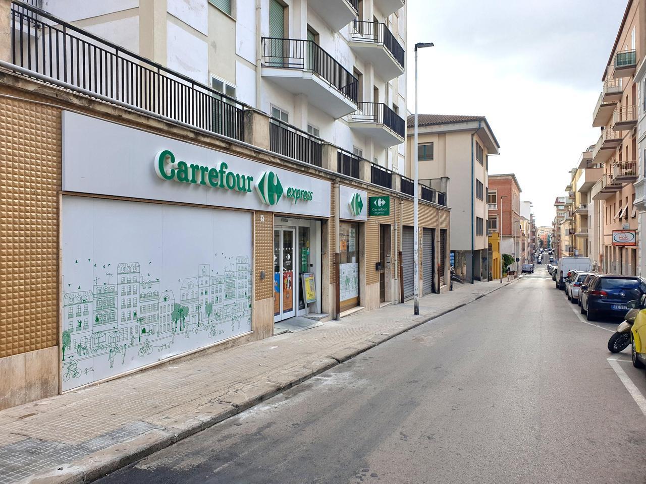 
	Il supermercato Carrefour express di via Torres (Foto di Ivan Nuvoli)

