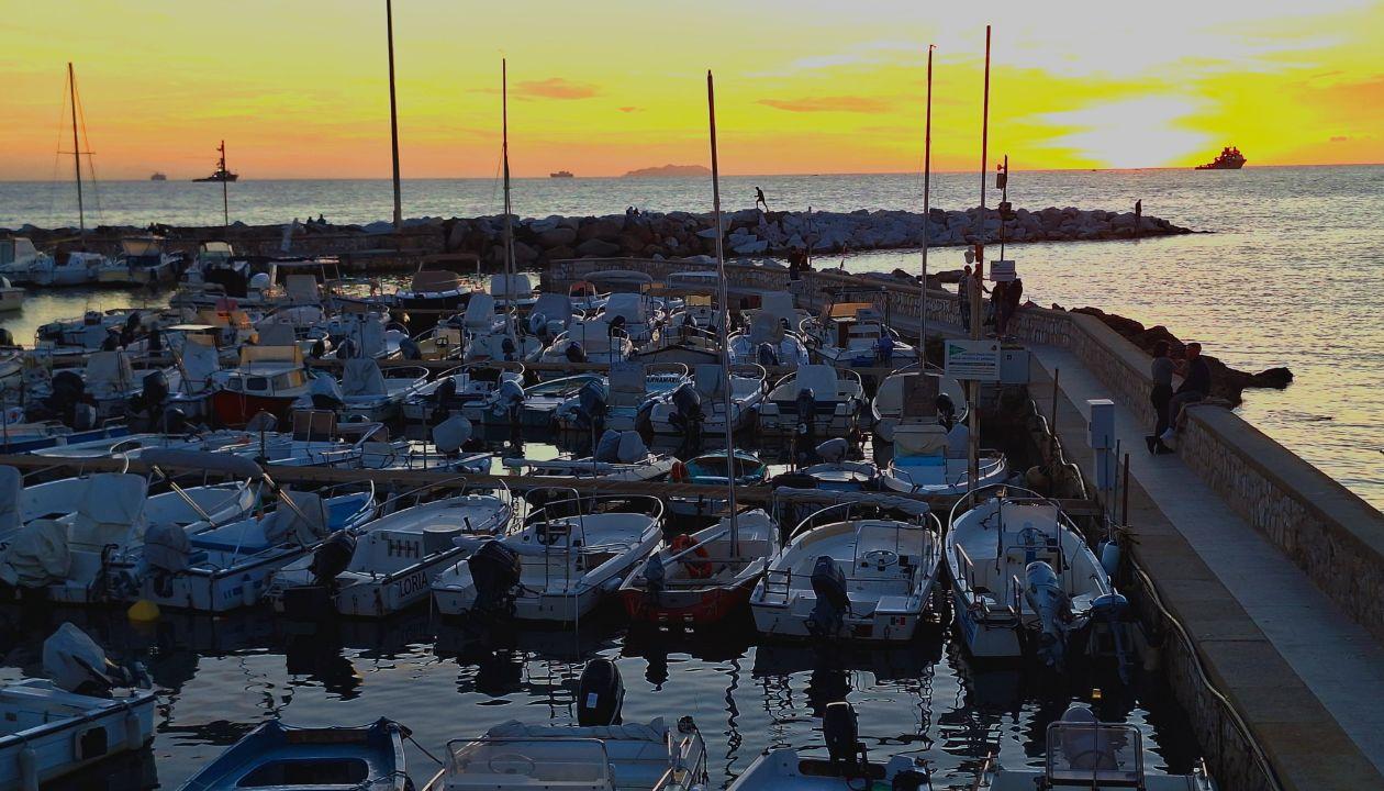 «Livorno e i suoi tramonti: non mi bastate mai». La dichiarazione d’amore di Antonella alla bellezza labronica. Buon sabato