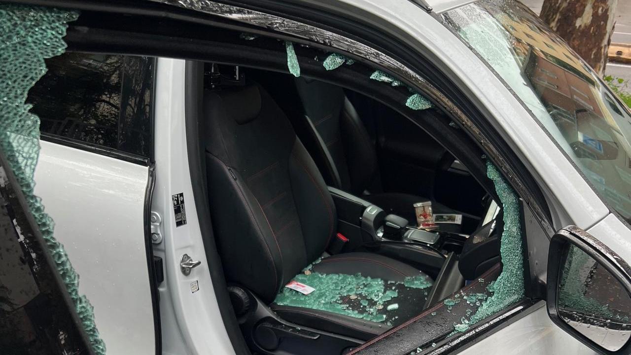 Viale Piave: auto danneggiate e vetri infranti