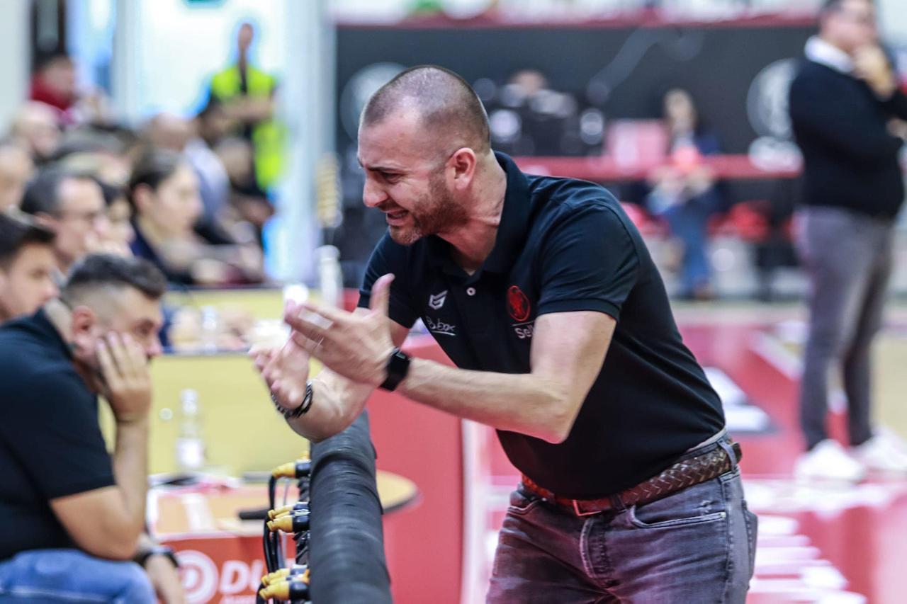 Basket Cento, il coach: «La Sella deve migliorarsi, importante farlo insieme»