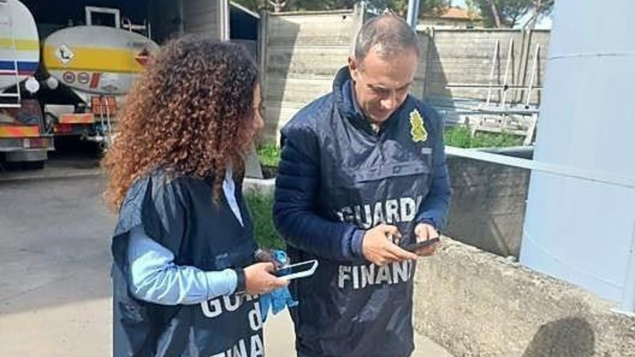 
	I militari della guardia di finanza di Firenze durante un sopralluogo

