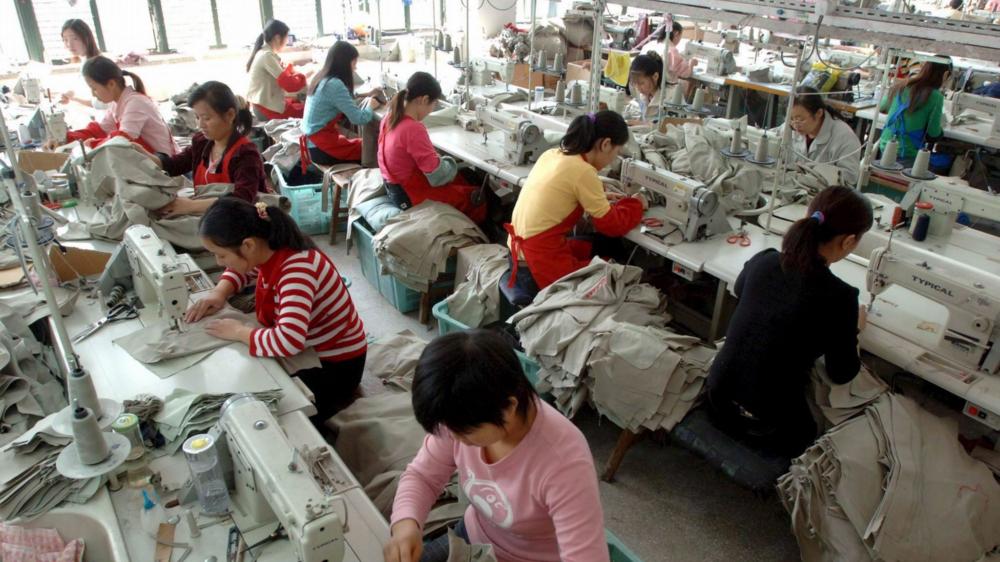 Prato, tre aziende con lavoratori senza contratto: sequestrato un complesso industriale