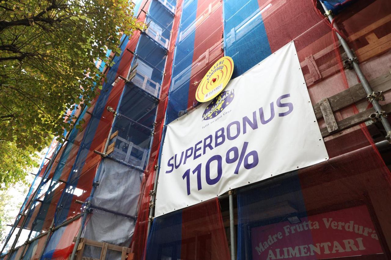 Superbonus, la Cgia fa i conti: quanto è stato speso e la percentuale (bassa) di case ristrutturate. I dati in Toscana