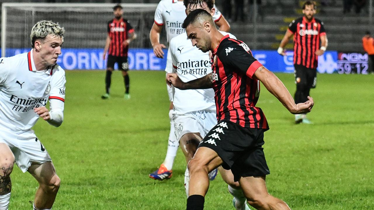 Tumbarello capitano e anima della linea mediana della Lucchese (foto Sernacchioli)