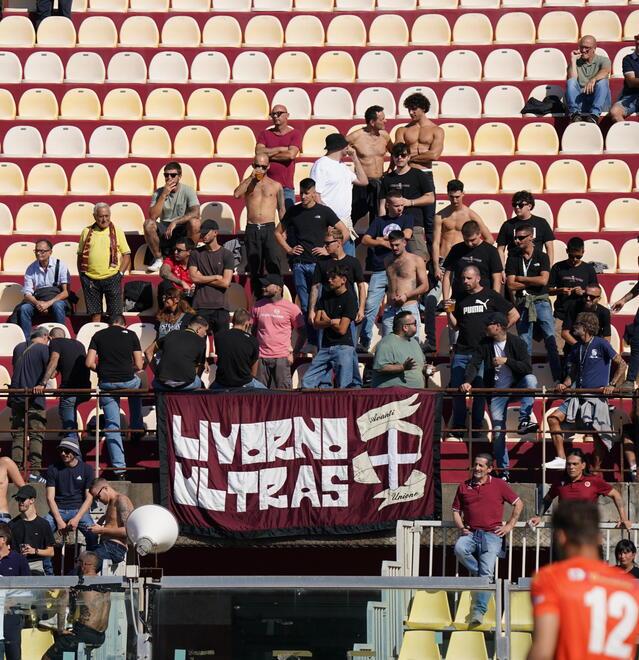 Arriva lo stop alla guerra del tifo amaranto, il gruppo “Livorno ultras” si scioglie: ecco cosa succede ora<br>
