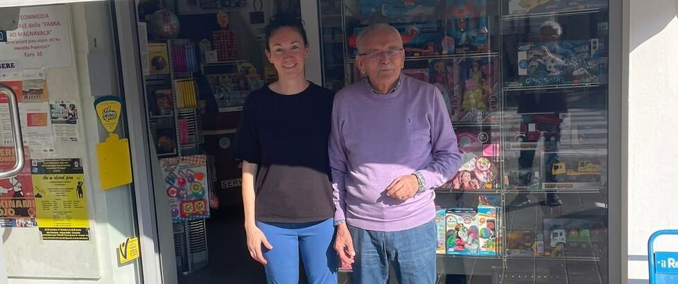 Porto Garibaldi: edicolante va in pensione, la figlia raccoglie il testimone