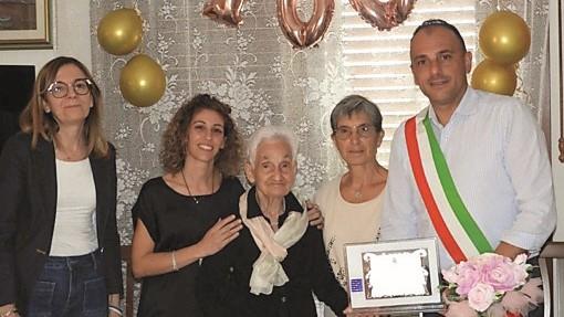 Osilo in festa per i cent’anni di Giovanna Maria Nonna