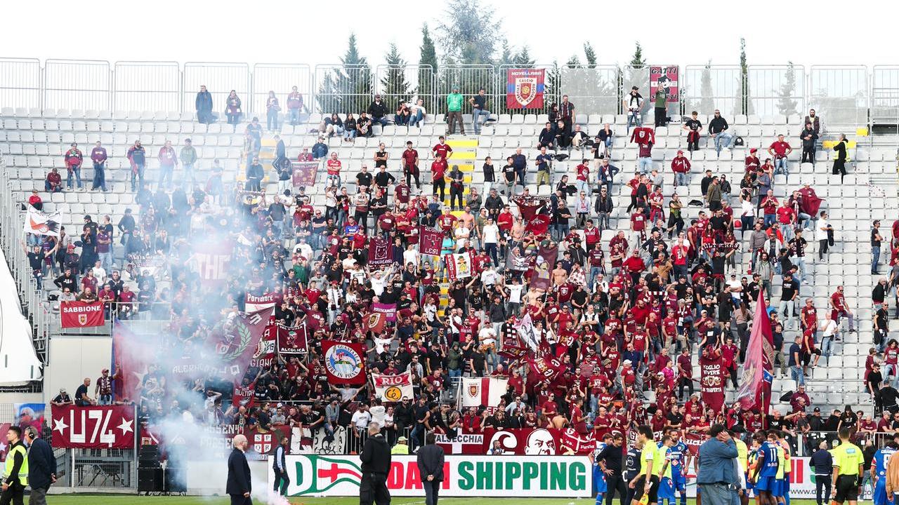 Scontri tra ultrà prima della sfida tra Spezia e Reggiana