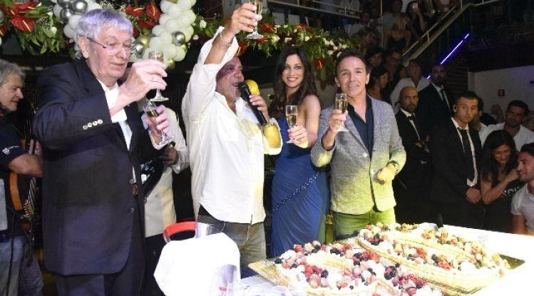 
	Gherado&nbsp; Guidi con Jerry Cal&agrave; e Manuela Arcuri alla festa&nbsp; per i 90 anni della&nbsp; Capannina


