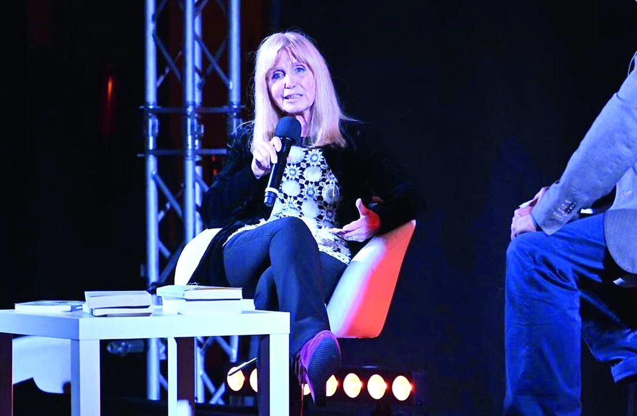 Dori Ghezzi: «Fabrizio e Gigi Riva erano simili, amavano la Sardegna e si sono fatti amare»