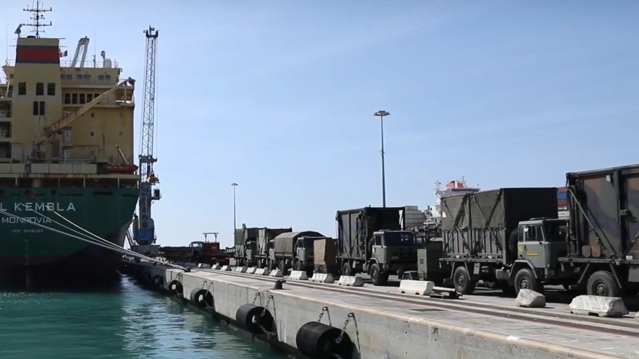 Mezzi, materiali e attrezzature belliche arrivate nei mesi scorsi al porto di Livorno e destinate alla base Usa