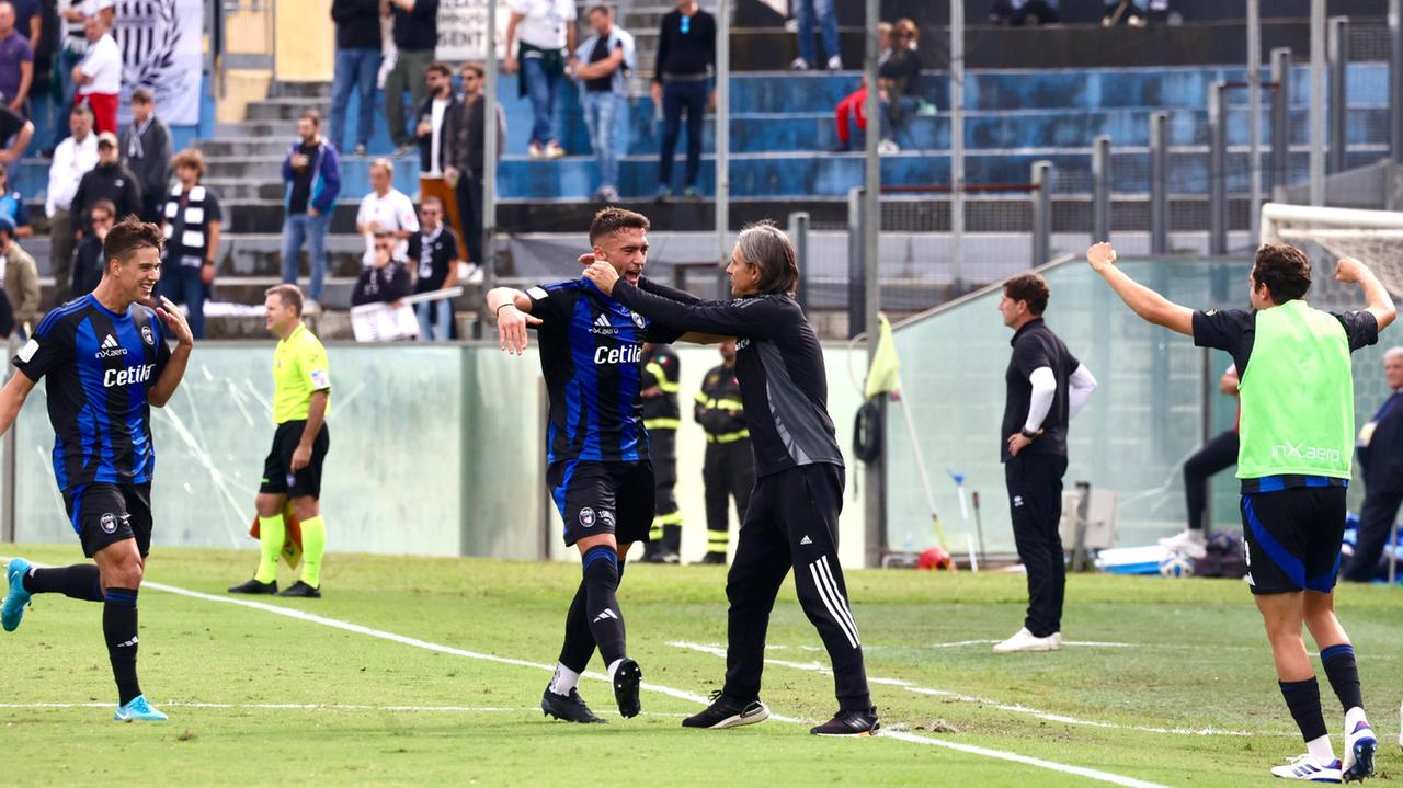 Inzaghi e Canestrelli dopo la rete del 2-0 del difensore (foto Teta-Muzzi)