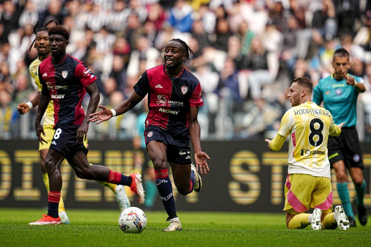 Serie A, il Cagliari sfiora l’impresa a Torino, il palo di Obert salva la Juve dalla prima sconfitta in campionato