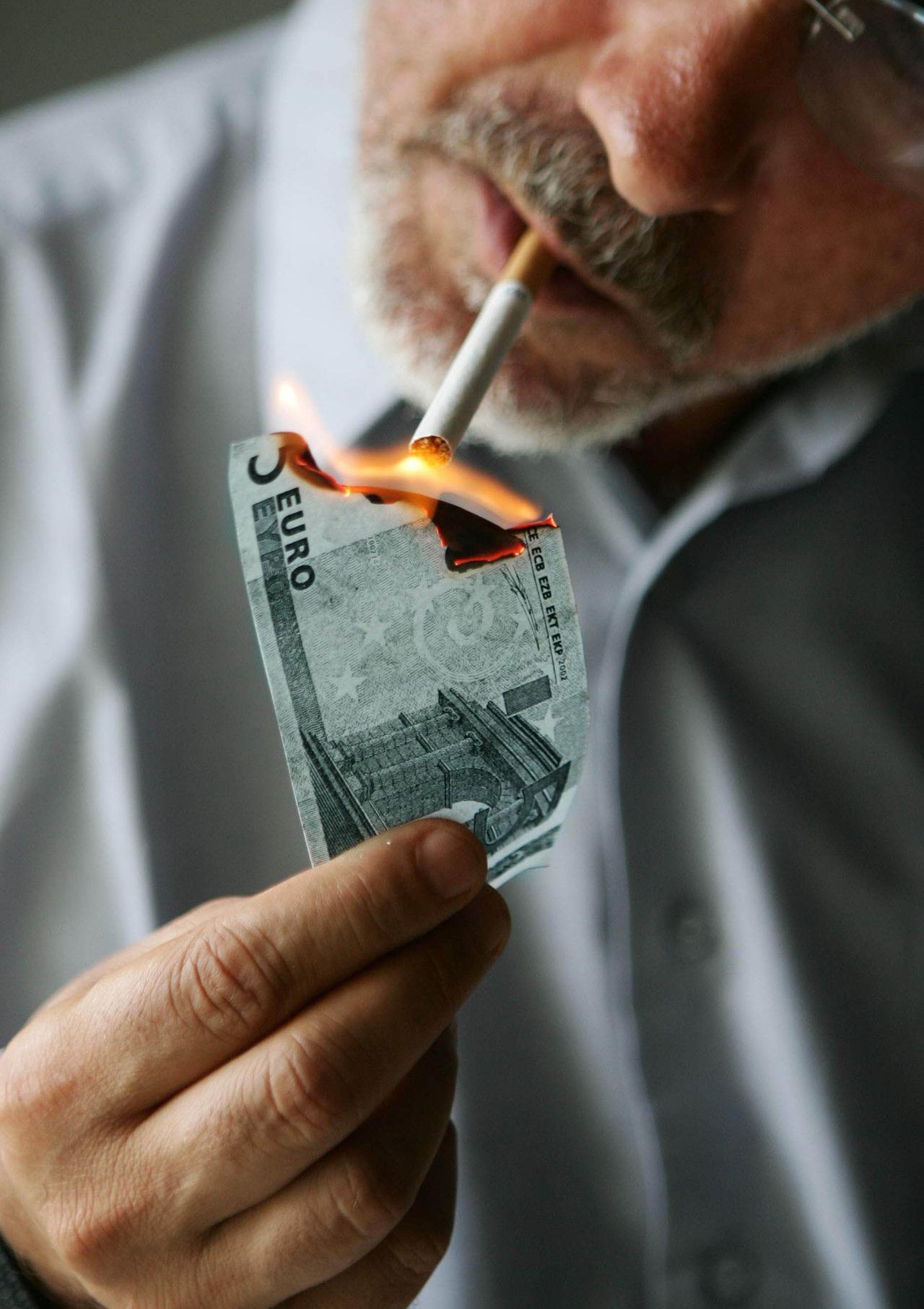 Sigarette, una tassa da 5 euro per salvare il sistema sanitario