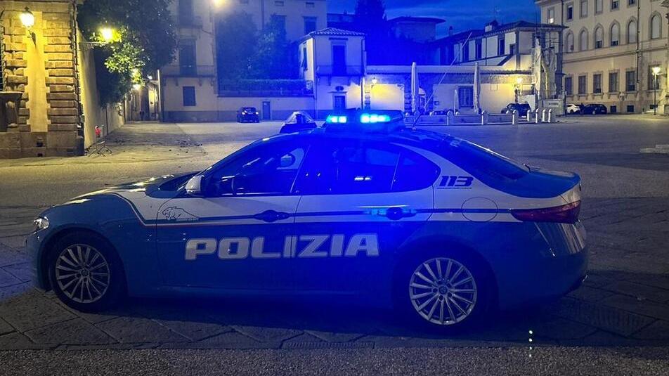 Lucca, una guardia giurata presa a pugni in centro storico