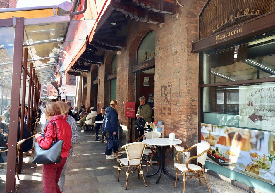 Ferrara, la storica pasticceria Leon D’Oro cerca eredi. I titolari prossimi alla pensione